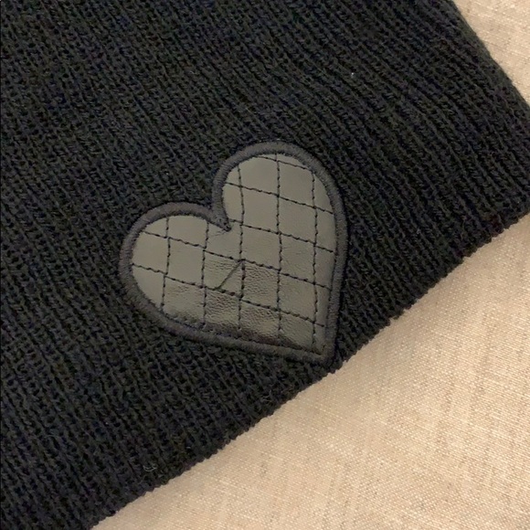 Plush - black heart 🖤 Beenie - Picture 2 of 4